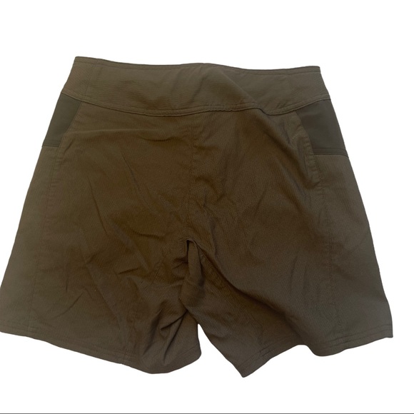 MEC Mountain Equipment Co-op Women’s Size 6 Flat Front Lightweight Short 610 - Picture 9 of 12